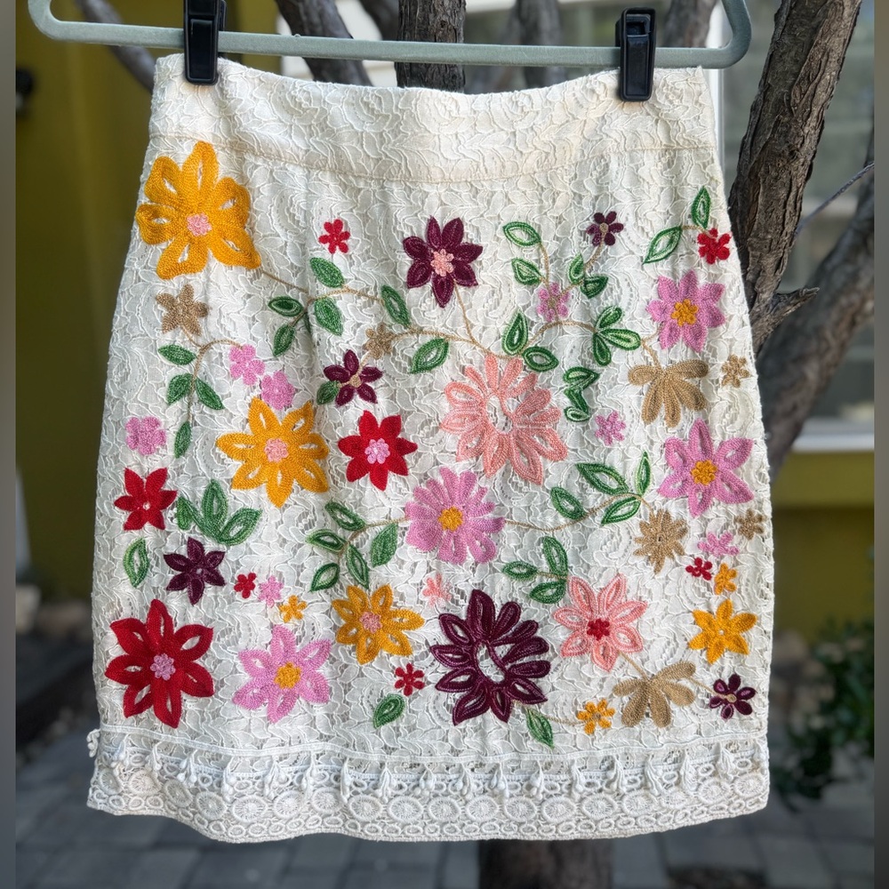 MAEVE Anthropologie Cream Floral Embroidered Mini Skirt